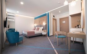 City Nest Modern & Cozy Suites